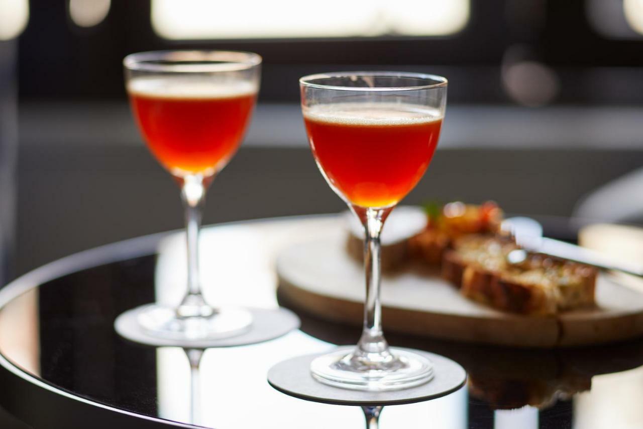 ザ ホイットニー ホテル ボストン エクステリア 写真 A Clover Club cocktail
