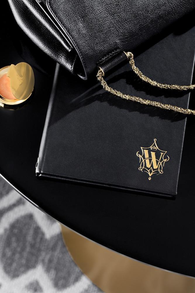 ザ ホイットニー ホテル ボストン エクステリア 写真 The logo of the House of Valentino
