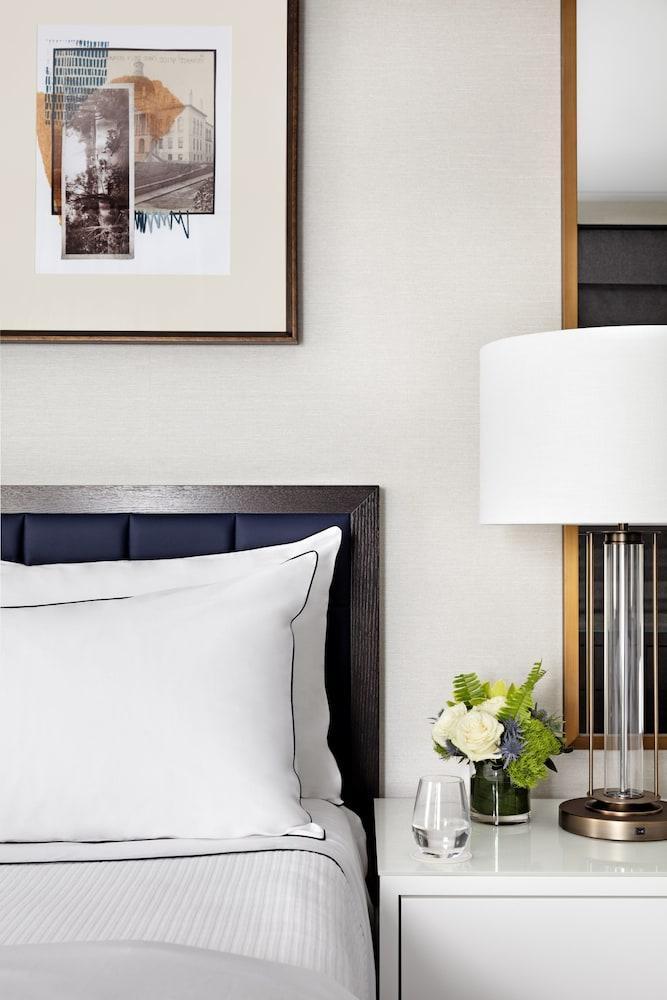 ザ ホイットニー ホテル ボストン エクステリア 写真 A bed with a white bedsheet